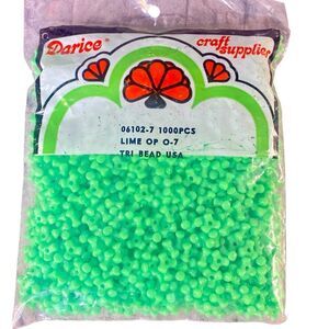 Darice NWT Lime Green Craft Beads Tri Beads 1000 Pieces Jewelry Making Crafts
